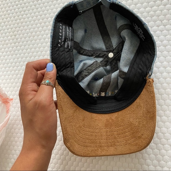 Friends hat - Picture 4 of 5